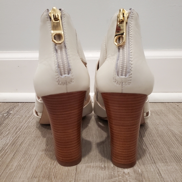 NEW Louise Et Cie White Kriztsa Block Heel Sandal - Picture 4 of 13